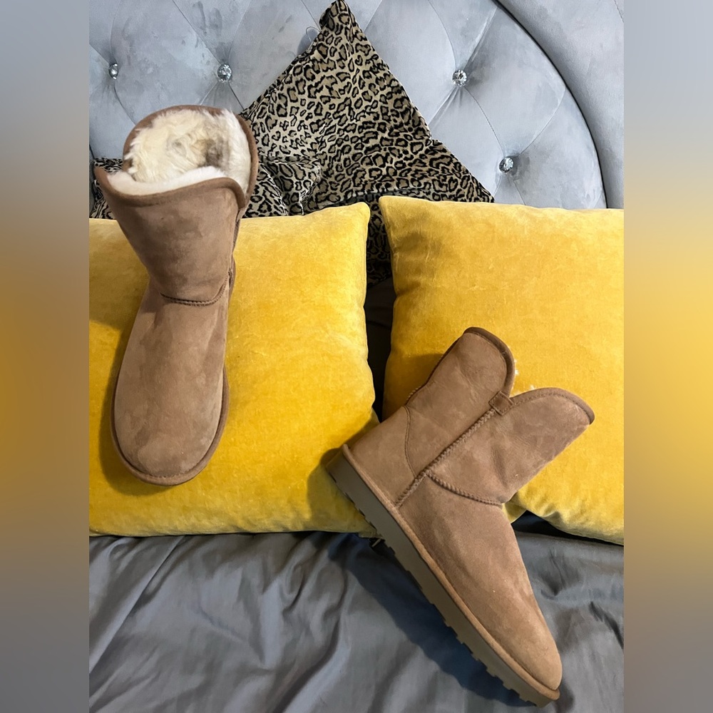 SOLD !!!!!    Brand new sheep skin books - like UGGS